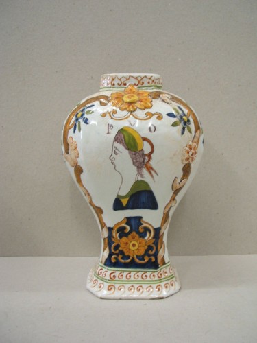 Pot met decor van Wilhelmina van Pruisen